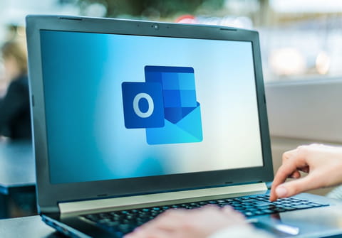 Outlook crashe lors de l'ouverture des e-mails : Microsoft a la solution