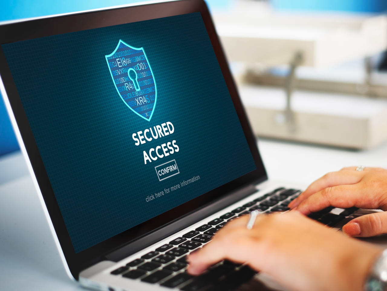 Télétravail hybride : sécuriser ses outils en déplacement avec ExpressVPN
