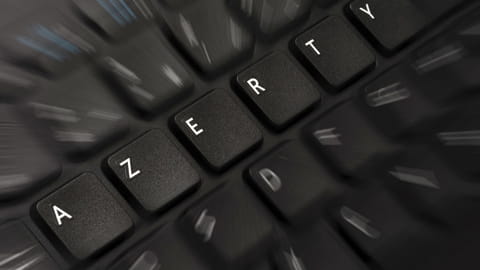 Utilisation du clavier QWERTY et AZERTY.