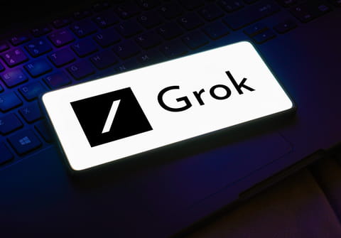 Grok d&eacute;shabille les femmes et les enfants sur X&nbsp;: la France ouvre une enqu&ecirc;te