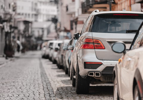 Attention, ces applications de stationnement appliquent des frais cach&eacute;s