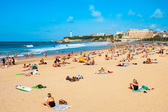 Beaucoup de gens le font l'&eacute;t&eacute; sur la plage, mais c'est strictement interdit