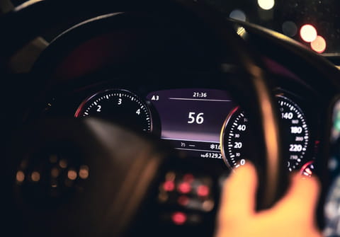 Si ce voyant rouge s'allume sur le tableau de bord, coupez votre moteur imm&eacute;diatement