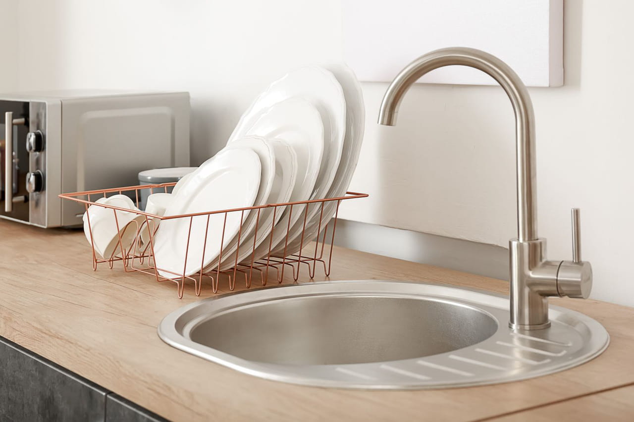 Magique et économique : ce mélange tout simple élimine les mauvaises odeurs des canalisations