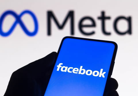 Facebook va maintenant vous recommander des contenus politiques
