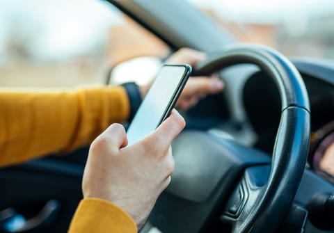 C'est le seul cas o&ugrave; vous avez le droit d'utiliser votre t&eacute;l&eacute;phone en conduisant