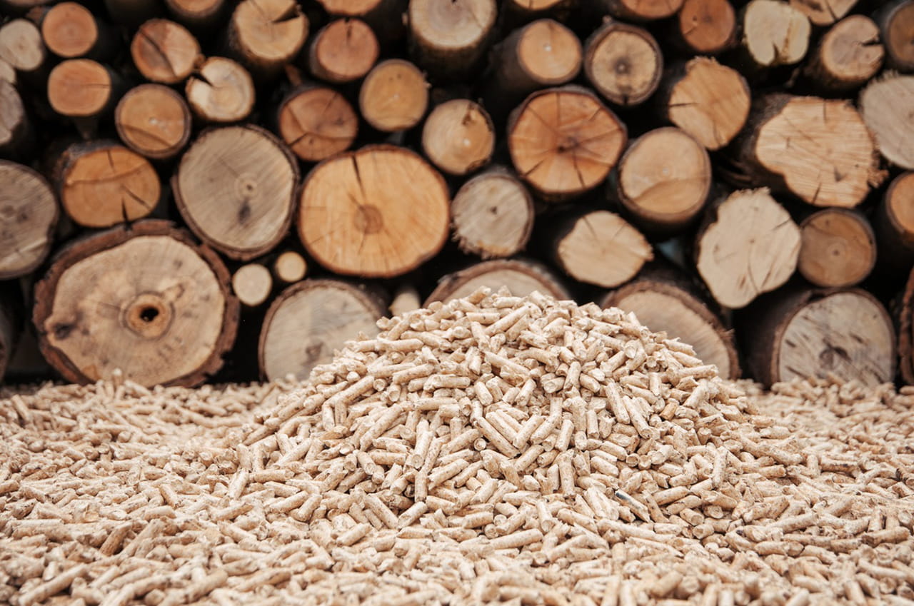 Chauffage au bois : ces sites de vente de pellets et de bûches sont des arnaques
