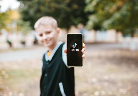 TikTok offre de nouveaux outils de contrôle parental pour protéger les ados