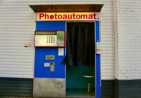 Les cabines Photomaton proposent maintenant des photos truqu&eacute;es avec l'IA