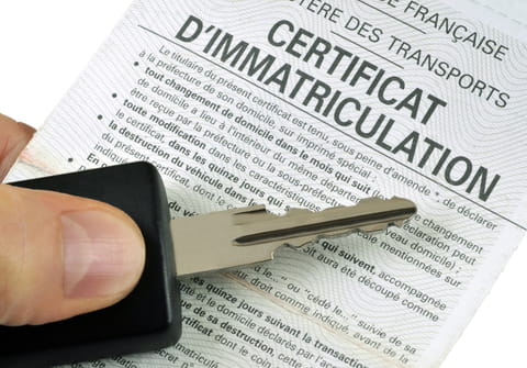 C'est bon, vous pouvez désormais stocker votre carte grise dans votre smartphone avec France Identité