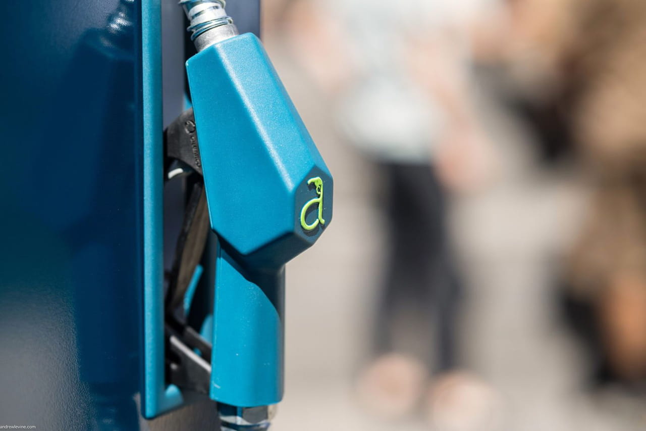 Cette machine fabrique de l'essence "propre" sans pétrole, à partir de l'air ambiant