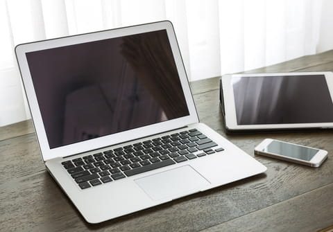 NordVPN ou Surfshark&nbsp;: lequel tient vraiment la route pour les connexions simultan&eacute;es&nbsp;?