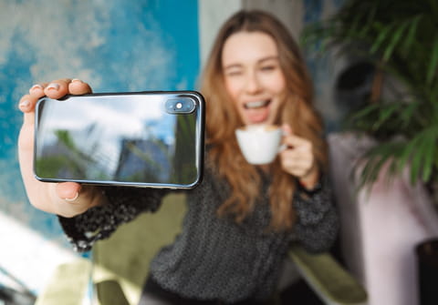 Avec Google Photos, vous pourrez bient&ocirc;t transformer vos selfies en m&egrave;mes