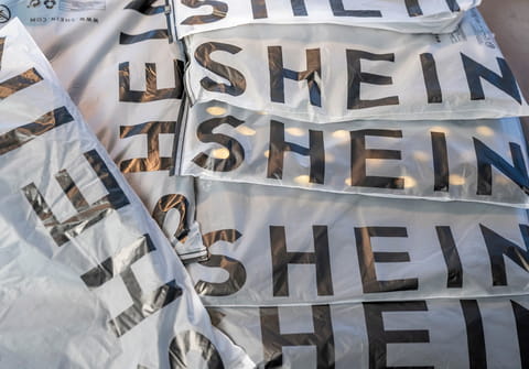 Si vous avez command&eacute; chez Shein, vous n'&ecirc;tes pas pr&egrave;s de recevoir vos colis