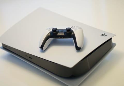 Pack PS5&nbsp;Fortnite Flowering Chaos&nbsp;: le cadeau gaming id&eacute;al &agrave; glisser sous le sapin