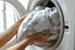 Pas besoin d'aller au pressing : voici la bonne technique pour laver votre couette à la maison