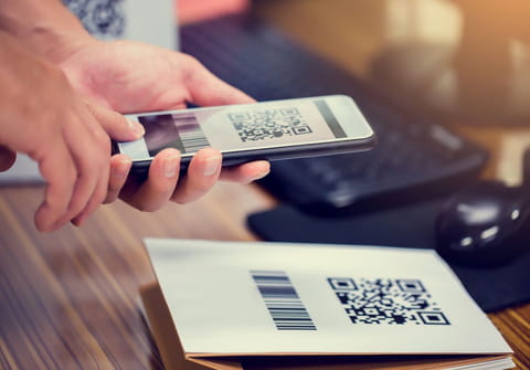 Scanner un QR code avec une seule main devient plus facile sur Android