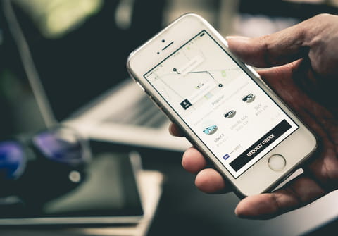 Harc&egrave;lement, agressions sexuelles&nbsp;: Uber ajoute une fonction d'enregistrement pour rassurer les femmes