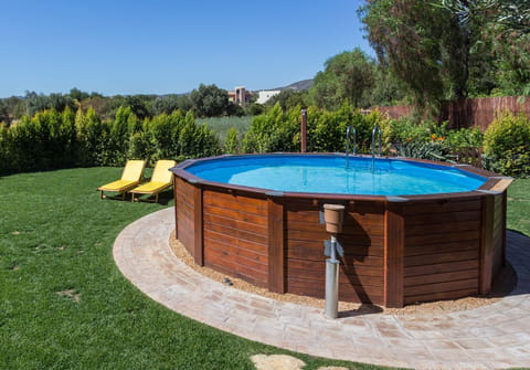 Même démontable, votre piscine hors-sol peut vous coûter cher en taxes et en impôts