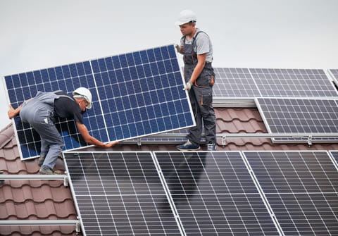 Ce pays va imposer les panneaux solaires et les pompes &agrave; chaleur dans les logements