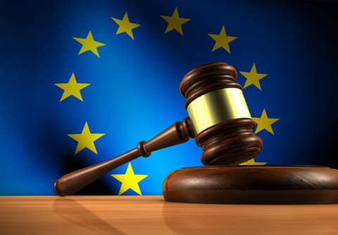 Chat Control&nbsp;: l'UE adopte la loi pour surveiller vos messages priv&eacute;s