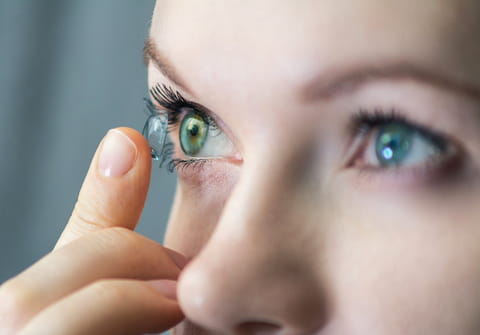 Ces lentilles de contact permettent de voir dans le noir, comme les super-h&eacute;ros