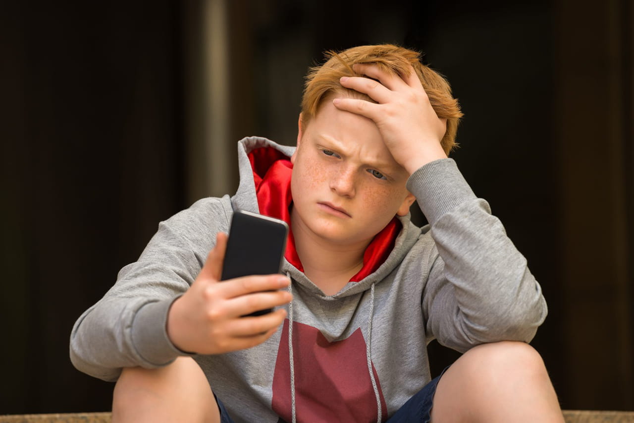 Interdiction des réseaux sociaux aux moins de 15 ans : la loi est adoptée, mais sera difficile à appliquer