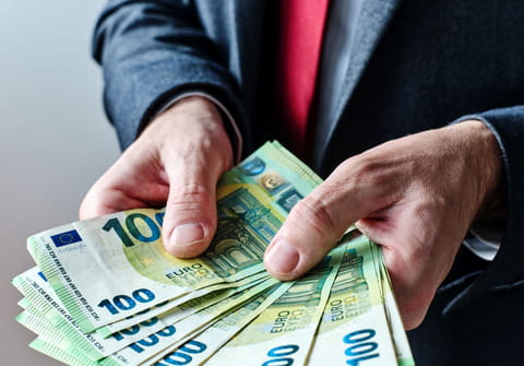 Un SMIC &agrave; 4400&nbsp;euros&nbsp;: c'est le salaire minimum garanti dans ce pays