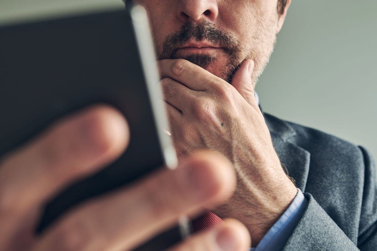Une faille sur ce smartphone populaire permet de vous espionner avec le micro et la caméra