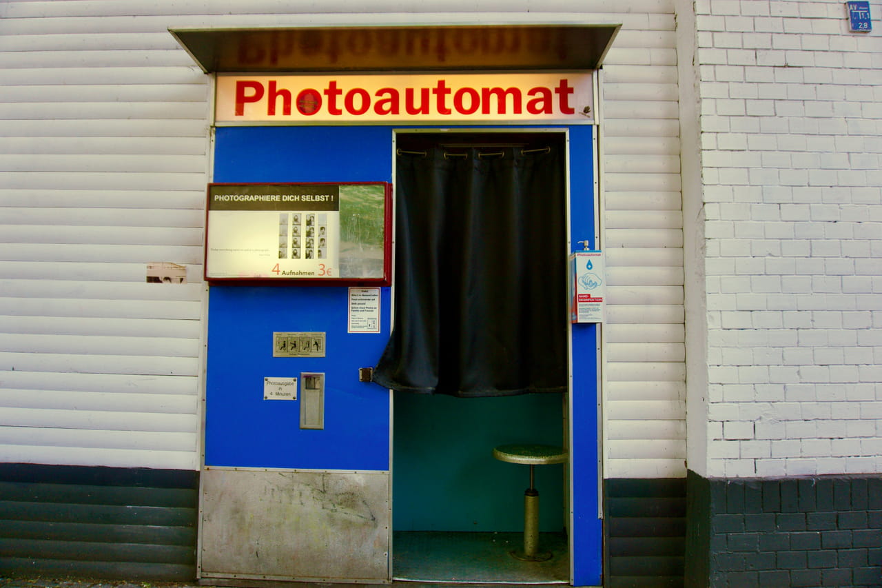 Les cabines Photomaton proposent maintenant des photos truquées avec l'IA