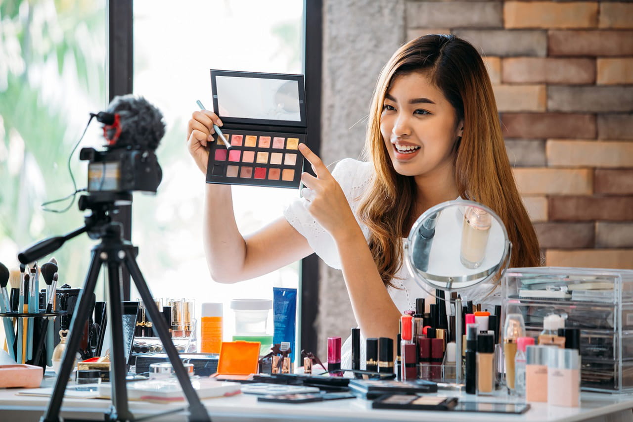 Contrefaçons, masculinisme, prostitution... La loi va s'attaquer aux nouvelles dérives des influenceurs