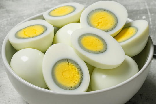 Voil&agrave; pourquoi il y a un &eacute;trange anneau vert autour du jaune des &oelig;ufs durs