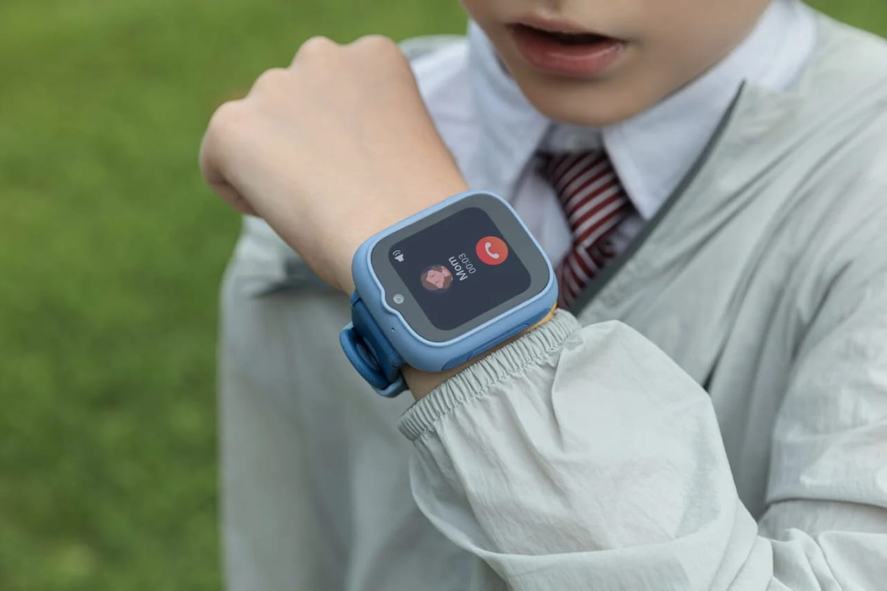 TCL sort une montre connectée pour enfants et un smartphone pour ados