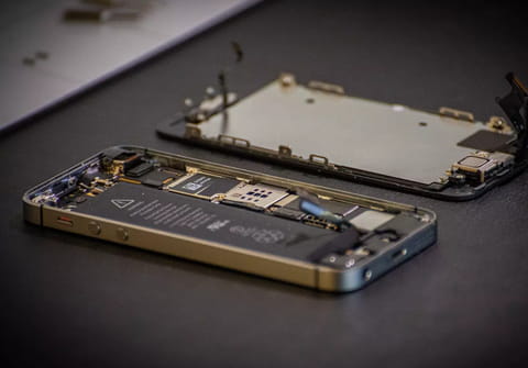 Faire réparer un iPhone, un iPad ou un Mac dans un Apple Store va coûter moins cher